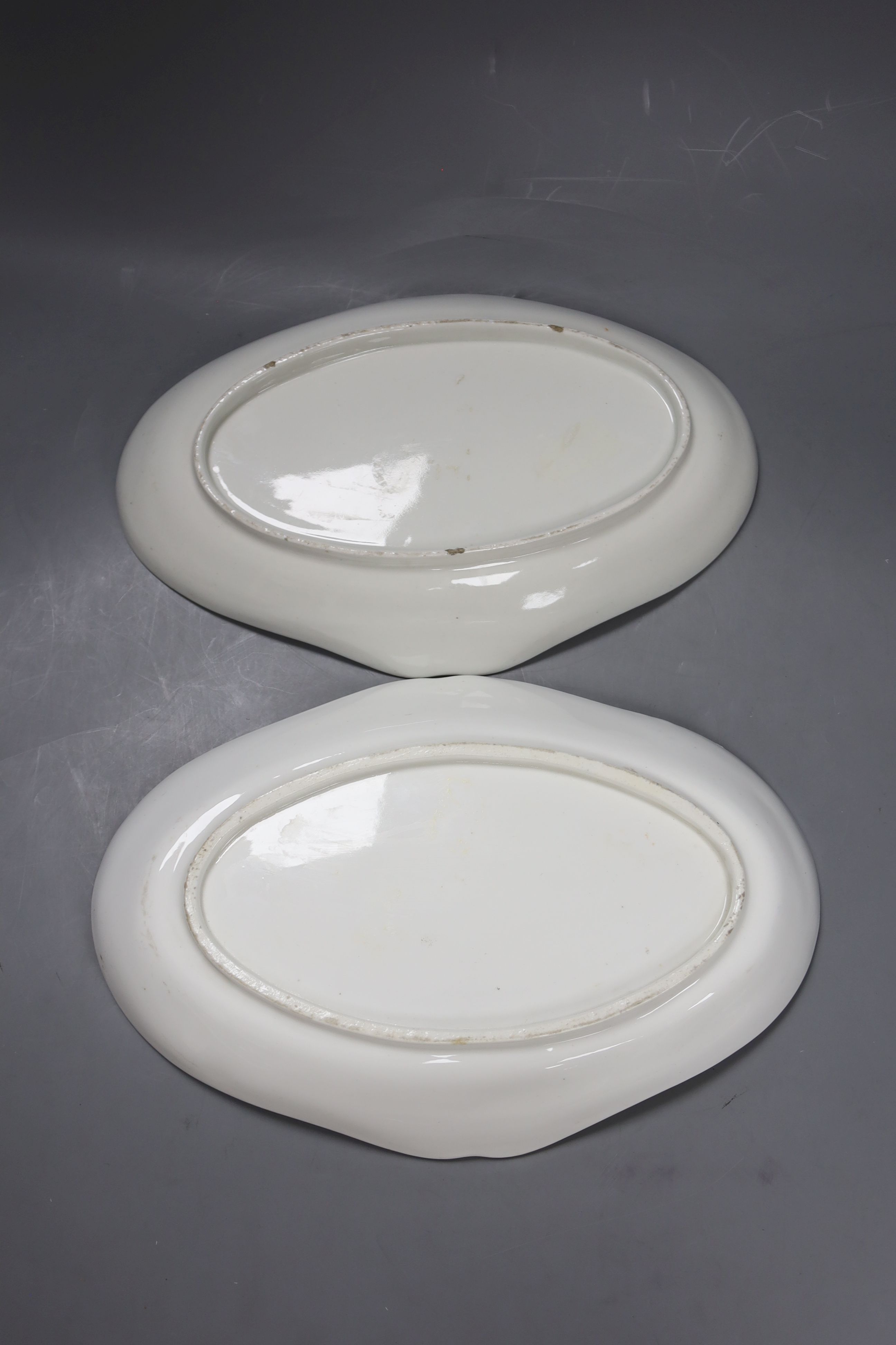 A pair of Coalport oval dishes, painted with fruit under blue border, c.1810, length 29cm